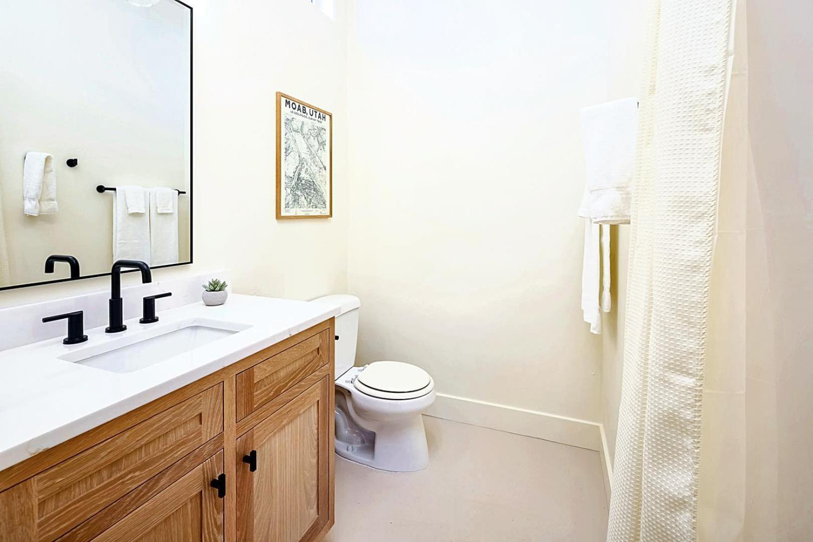 Downtown Kokopelli # 2- Newly Remodeled Stylish Studio モアブ エクステリア 写真